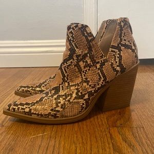 Steve Madden leather heeled booties. Snake skin.